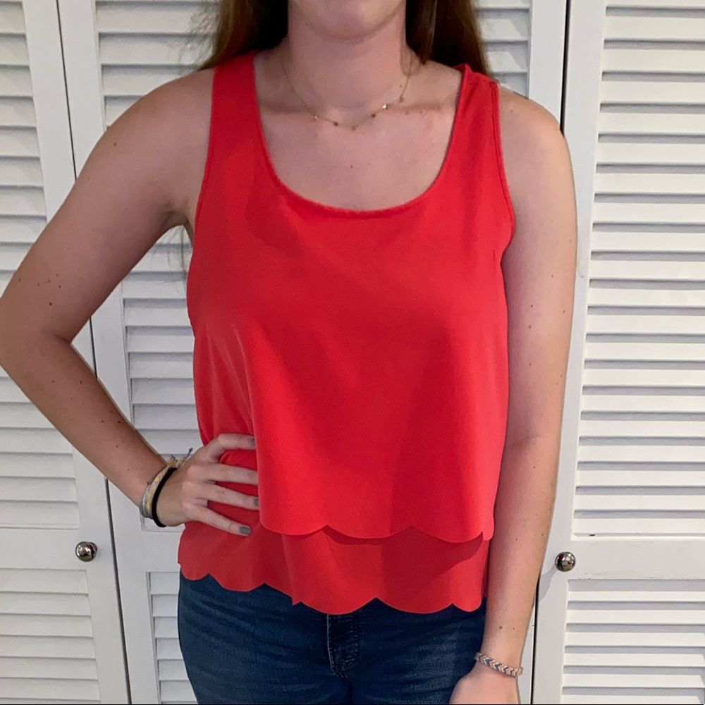 Gianni Bini flowy scalloped tank!